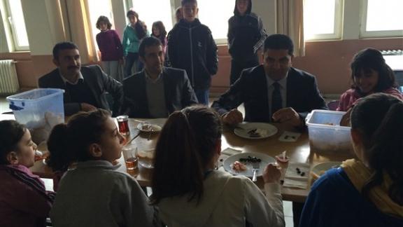 İlçe Milli Eğitim Müdürümüz Şehmus Polat Öğrencilerle Kahvaltıda Biraraya Geldi