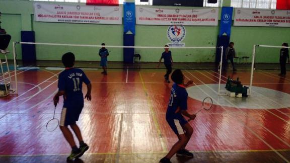 Ayşe Toprak Yatılı Bölge Ortaokulu Öğrencileri Badmintonda Bölge Birincisi Oldu