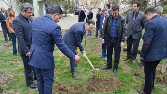 Mehmet Toprak Halk Eğitim Merkezi Müdürlüğü Bahçesine Fidan Dikildi